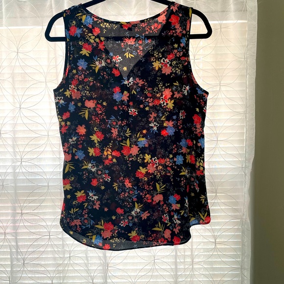 Women’s top/ tank , flowers pattern - Picture 1 of 2